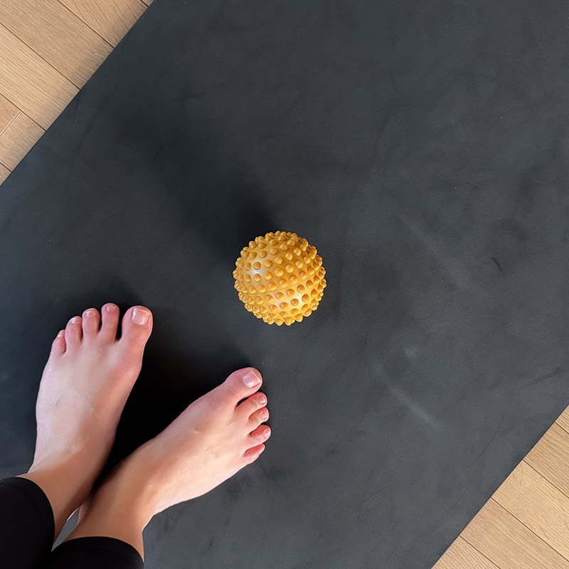 Gymnastikmatte mit Faszienball