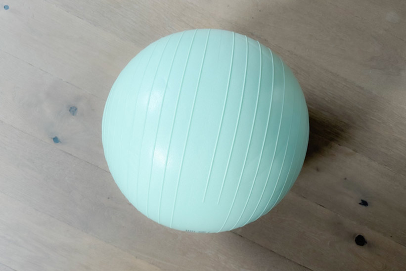 Pilates mit Gymnastikball
