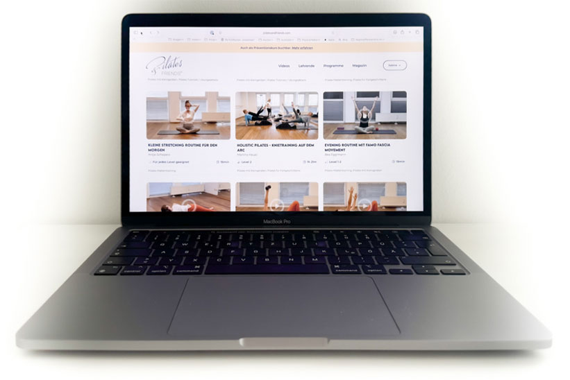 Laptop mit Pilates and Friends Portal