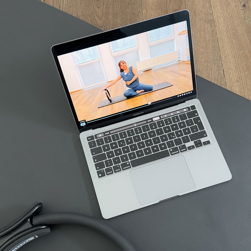 Pilates Onlinekurs mit Kleingerät