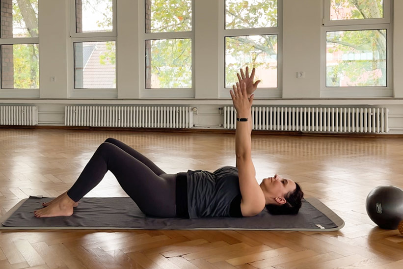 Anfänger Übung Pilates Puppet Arms