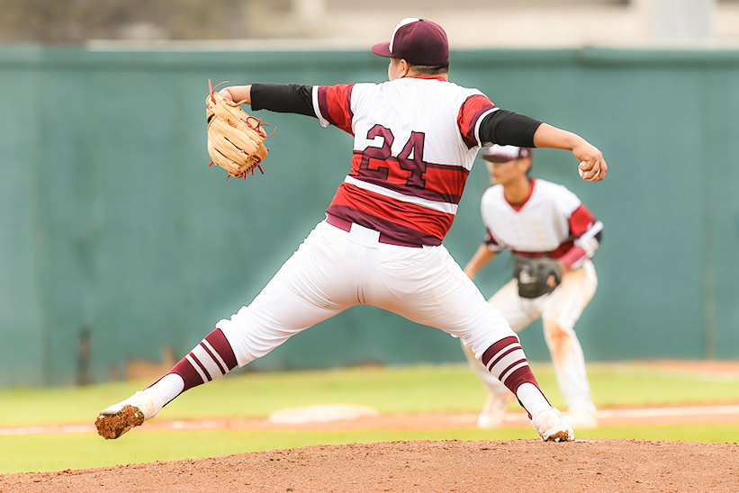 Baseballspieler holt aus - Aufladen der Faszien